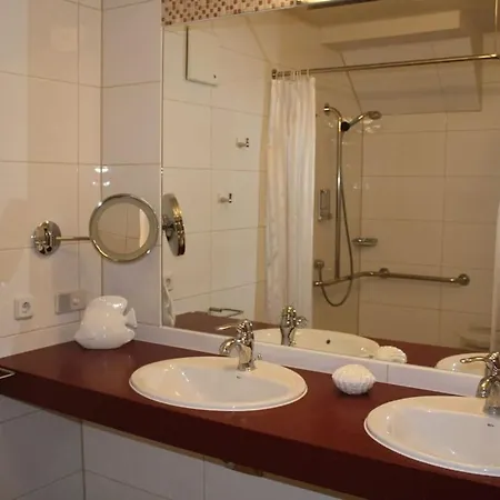 בית נופש In With Swimming Pool *